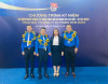 Đồng chí Đào Văn Hưng (người đứng ngoài cùng bên trái) nhận Giải thưởng Lý Tự Trọng năm 2024
