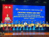 Đồng chí Đào Văn Hưng - Bí thư Đoàn TN Công ty (người đứng thứ 5 từ trái sang) nhận Bằng khen của Tổng Giám đốc Tập đoàn TKV