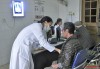 Kiểm tra bệnh đường hô hấp cho người cao tuổi tại Bệnh viện Đa khoa tỉnh.