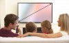 Kích thước của TV là điểm đầu tiên bạn cần tính đến. Hãy luôn nhắm đến mẫu TV lớn nhất mà bạn có thể mua được và không gian cho phép, bởi kích thước hiển thị luôn có ảnh hưởng lớn nhất tới trải nghiệm xem TV.