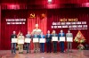 Đồng chí Lê Minh Chuẩn – Chủ tịch HĐTV trao tặng Bằng khen Bộ Công Thương năm 2017 cho CNCB Công ty Than Thống Nhất - TKV. Ảnh minh họa: Cẩm Nhung (ST)