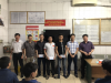 Đ/c Nguyễn Hữu Nhất – Phó Giám đốc và đ/c  Hoàng Văn Thọ - Trưởng Phòng CV đại diện lãnh đạo Công ty trao thưởng cho công nhân, cán bộ xuất sắc.