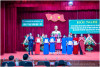 Đ/c Nguyễn Đình Thịnh - Bí thư Đảng uỷ, Giám đốc Công ty và đ/c Vũ Thị Hằng - Chủ tịch Công đoàn Công ty trao quà thăm hỏi cho các gia đình nữ có hoàn cảnh khó khăn.