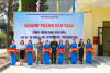 Đại tá Lê Hồng Thắng -  Phó Chính ủy Bộ CHQS tỉnh, cùng các đại biểu cắt băng khánh thành, bàn giao Nhà văn hóa khu phố 3A.