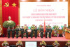 Thừa ủy quyền của Chủ tịch nước, Thượng tướng Vũ Hải Sản - Ủy viên Trung ương Đảng, Ủy viên Quân ủy Trung ương, Thứ trưởng Bộ Quốc phòng trao Huân chương Quân công hạng Nhất cho Bộ Chỉ huy Quân sự tỉnh.