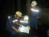 Kỹ sư trẻ Lê Ngọc Khánh (ngoài cùng bên trái) kiểm tra diện đào lò Phân xưởng đào lò 5 (Công ty CP Than Mông Dương).