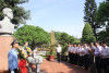Đoàn đại biểu Tập đoàn và Công ty Tuyển than Cửa Ông dâng hương tại Đài tưởng niệm liệt sỹ Ngô Huy Tăng