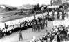 Bộ đội ta vào tiếp quản TX Hòn Gai tháng 4/1955 trong sự chào đón tưng bừng của người dân.