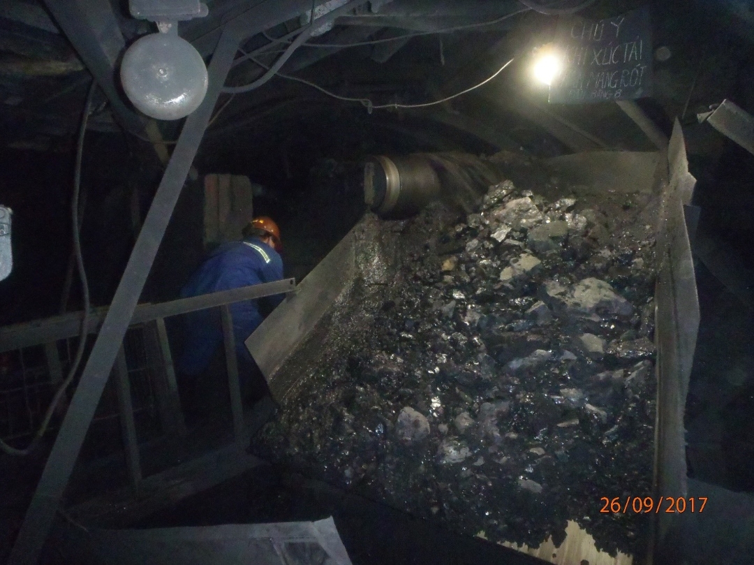 Băng tải số 8 mức -35 vận tải than trong lò ra ngoài mặt bằng