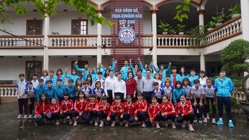 Lãnh đạo TKV gặp mặt, chúc mừng đội bóng đá nữ Than - Khoáng sản Việt Nam
