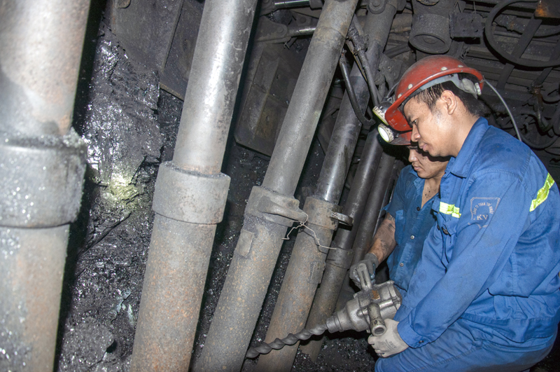 ĐVTN Công ty Than Thống Nhất ứng dụng công nghệ mới vào sản xuất hầm lò.