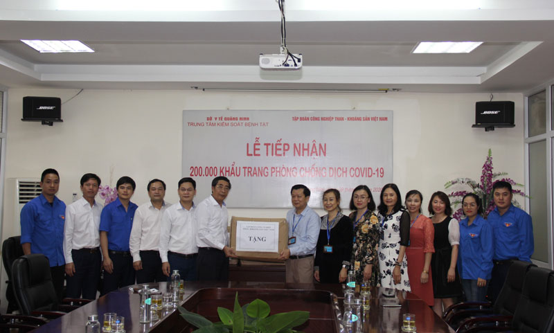 TKV trao tặng 200.000 khẩu trang phòng chống dịch Covid-19 cho tỉnh Quảng Ninh