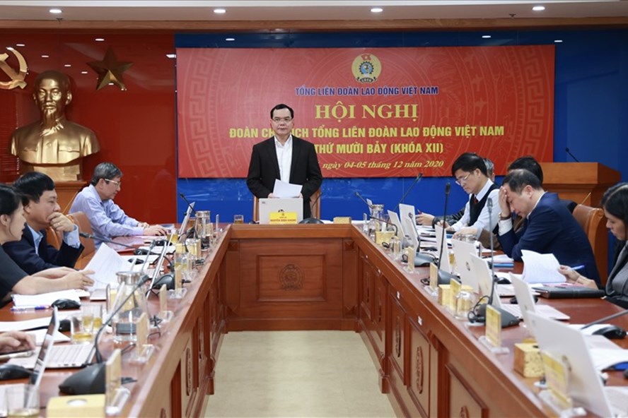 Chủ tịch Tổng LĐLĐVN Nguyễn Đình Khang phát biểu tại Hội nghị Đoàn Chủ tịch Tổng LĐLĐVN lần thứ 17 (khoá XII)