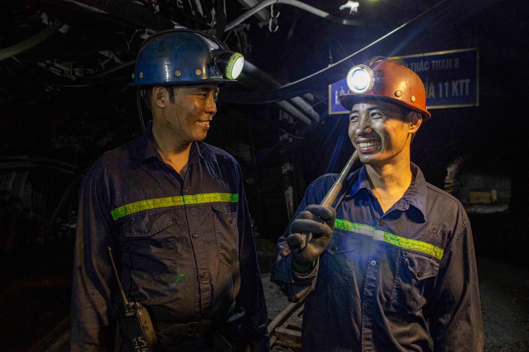 Những người thợ mỏ luôn cùng chí hướng, cùng có chung sự quyết tâm để đạt được mục tiêu chung