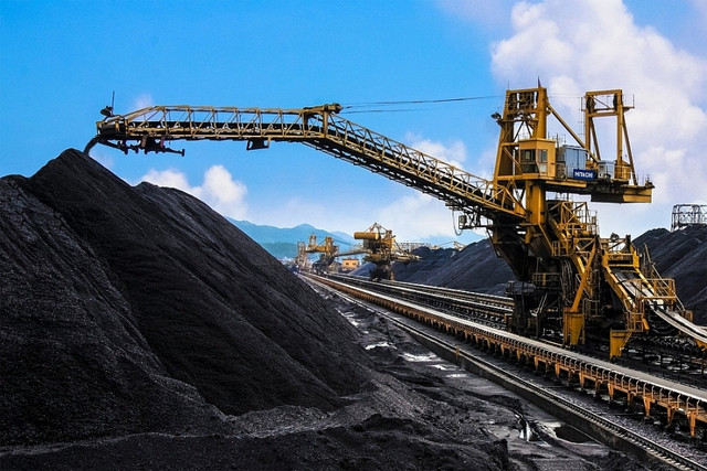 Khai thác và sử dụng có hiệu quả nguồn tài nguyên than trong nước kết hợp với xuất, nhập khẩu than hợp lý