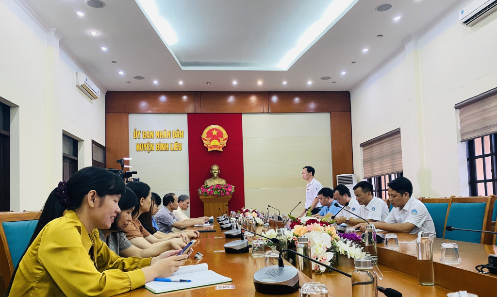 Trường Cao đẳng Than - Khoáng sản Việt Nam làm việc với UBND huyện Bình Liêu về công tác đào tạo nghề và giải quyết việc làm.