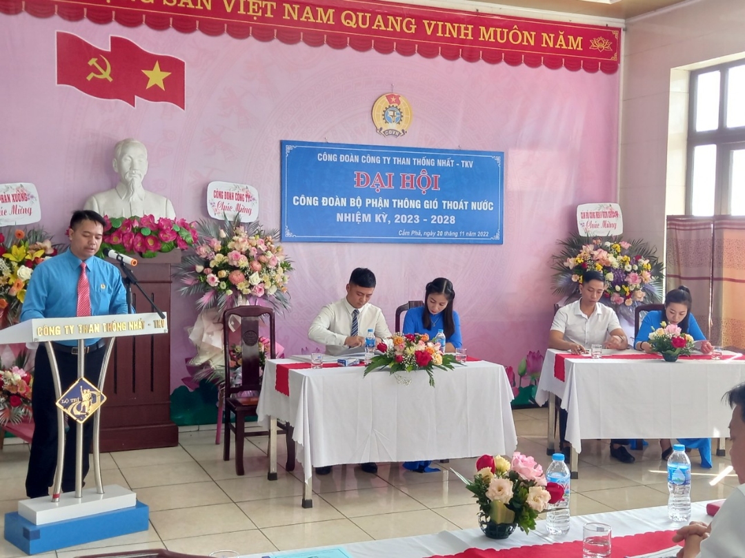Đồng chí Phan Văn Dực - Chủ tịch Công đoàn bộ phận PX TGTN báo cáo kết quả hoạt động Công đoàn nhiệm kỳ 2017 - 2022 và triển khai phương hướng, nhiệm vụ nhiệm kỳ 2023 - 2028