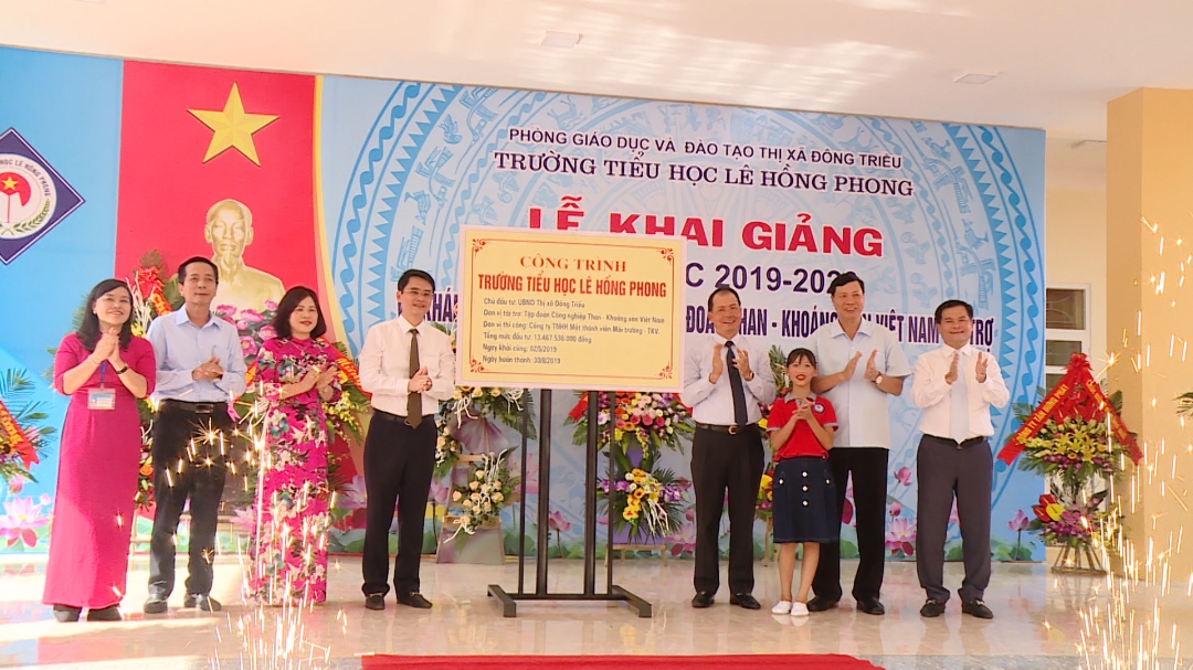 TKV giúp đỡ khánh thành trường tiểu học Lê Hồng Phong, thị xã Đông Triều, Quảng Ninh nhân dịp năm học mới