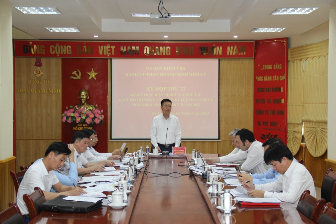 Đồng chí Lã Tuấn Quỳnh - Uỷ viên Ban thường vụ, Chủ nhiệm UBKT Đảng uỷ TQN chủ trì hội nghị