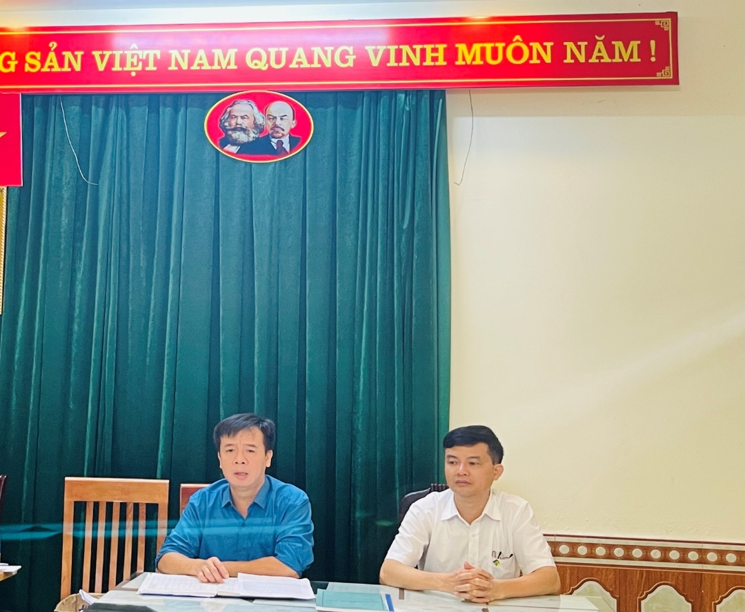 Đồng chí Trịnh Thế Anh - Chủ tịch Công đoàn bộ phận cùng đại diện lãnh đạo Phòng phát động tháng thi đua