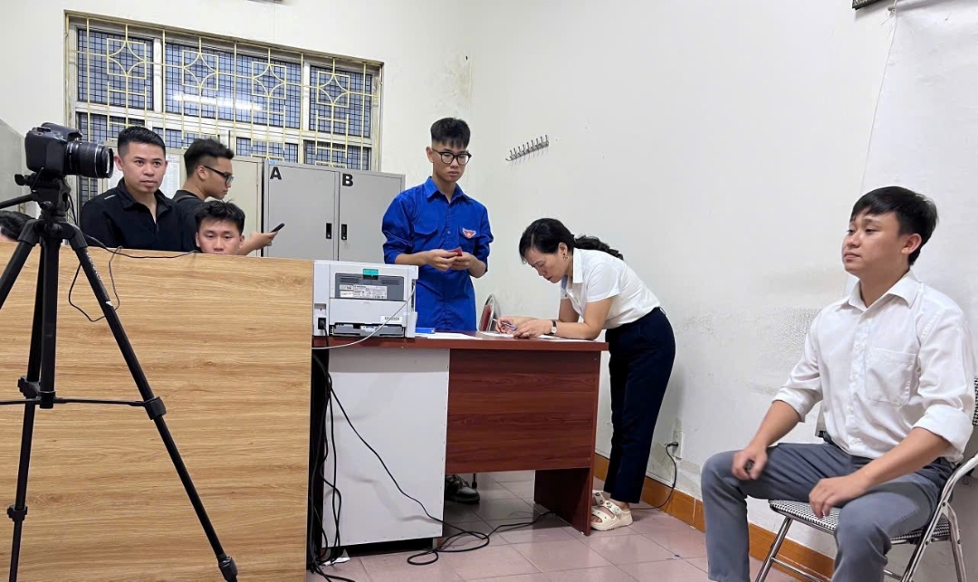 Đảng bộ Công ty Than Thống Nhất - TKV hoàn thành việc đổi thẻ đảng cho đảng viên