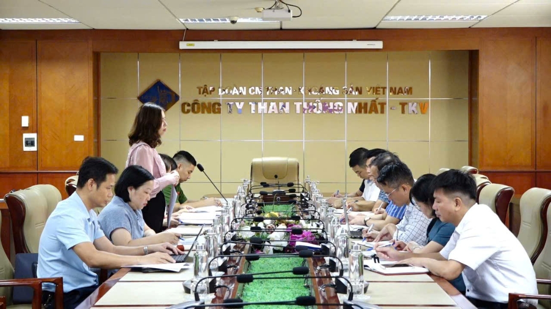 Đồng chí Nguyễn Thị Thu Phượng - Phó Chủ tịch HĐND phường Cẩm Phả phát biểu chỉ đạo, kết luận tại buổi làm việc