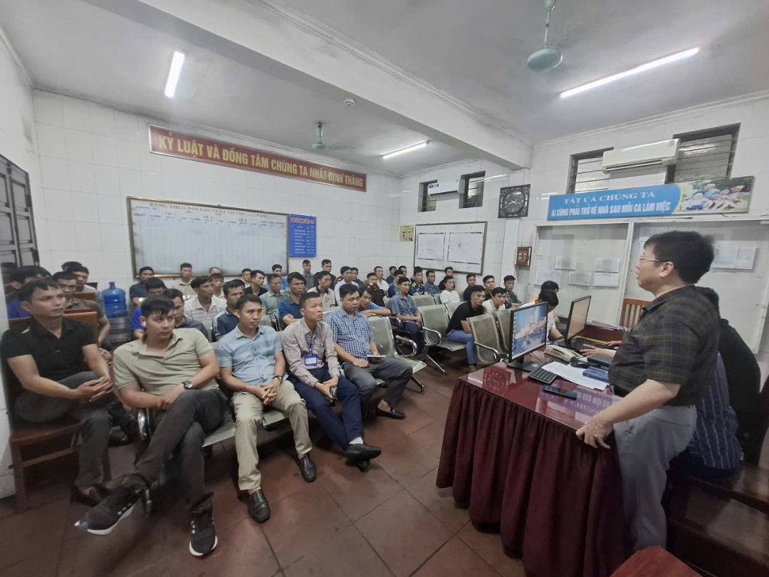 Công ty Than Thống Nhất - TKV tổ chức huấn luyện an toàn quý IV năm 2025 hướng tới mục tiêu “An toàn để sản xuất, sản xuất phải an toàn”