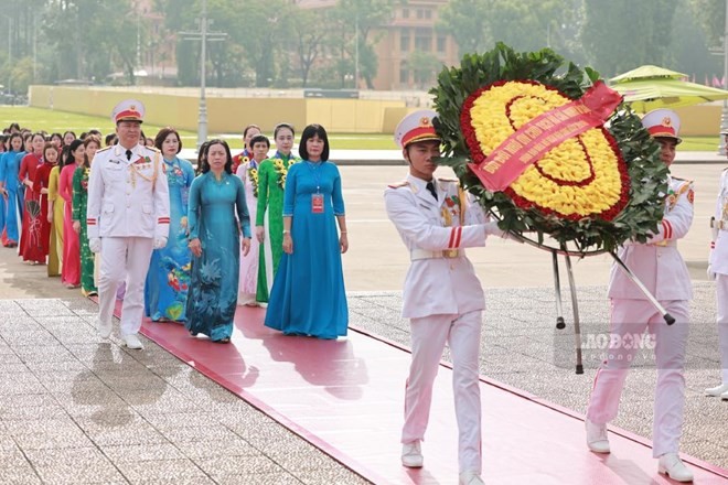 90 nữ đoàn viên Công đoàn tiêu biểu báo công dâng Bác