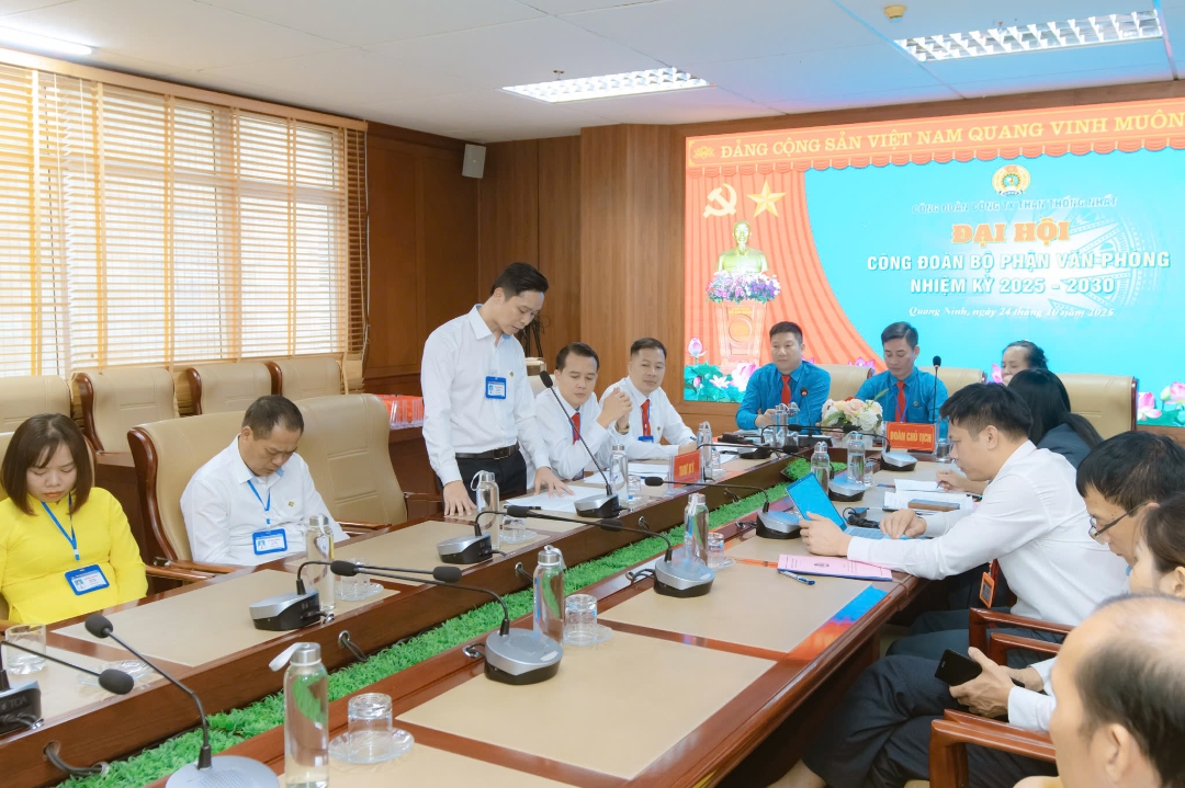 Đồng chí Đỗ Thanh Nam - Bí thư Chi đoàn Văn phòng phát động chương trình Tình nguyện mùa đông năm 2025. Ảnh: Truyền thông Công ty