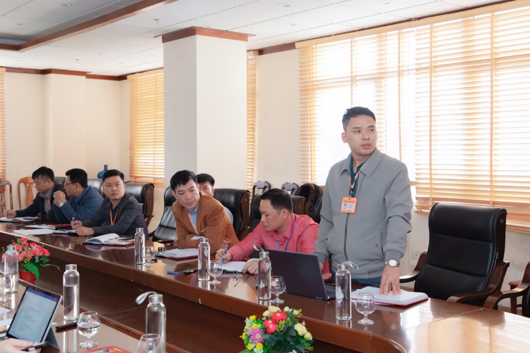 Đồng chí Đoàn Văn Khanh - Trưởng Phòng CV phát biểu ý kiến