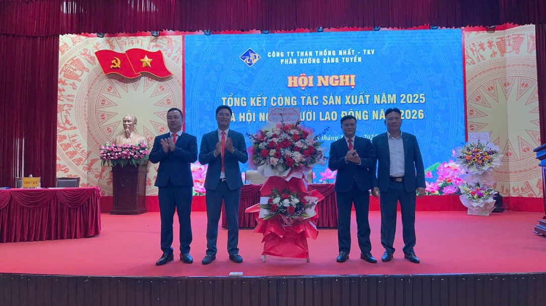 z7255856737308 4b55415990f7570d235b72ef0086d1f3