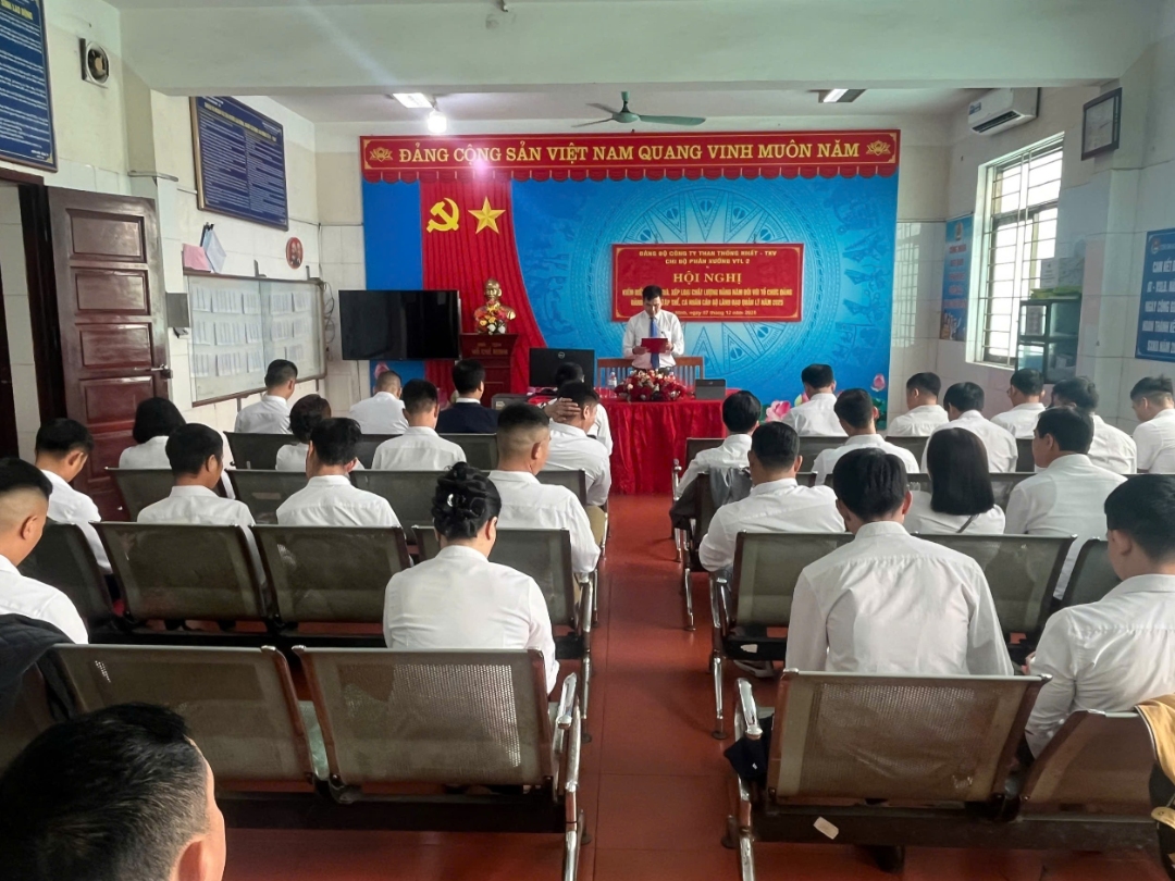 Chi bộ Phân xưởng Vận tải lò 2: Dân chủ, thẳng thắn trong Hội nghị kiểm điểm, đánh giá chất lượng đảng viên 2025