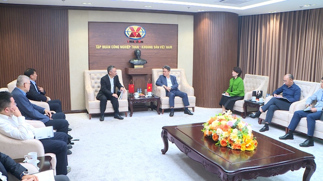 Phó Tổng giám đốc Tập đoàn Nguyễn Tiến Mạnh chủ trì buổi tiếp và làm việc với đoàn công tác của Tập đoàn Đất hiếm Trung Quốc.