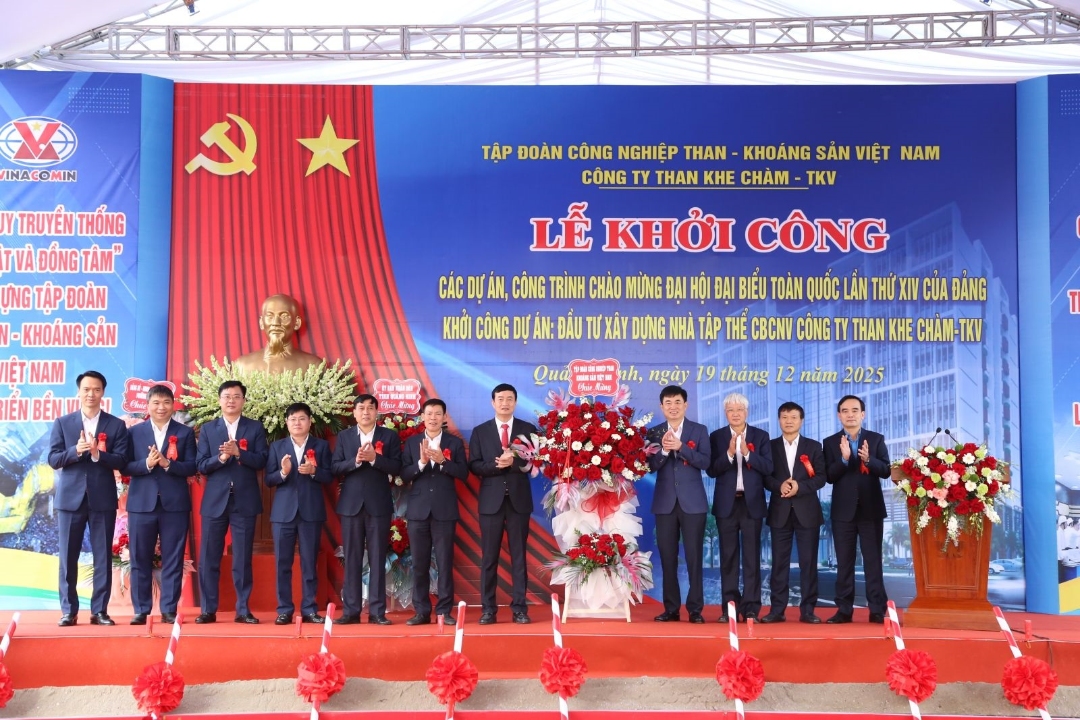 ​​​​​​​Dự án Đầu tư xây dựng Nhà tập thể CBCNV Công ty Than Khe Chàm - TKV là một trong số 237 công trình, dự án quy mô lớn trên phạm vi toàn quốc được Chính phủ lựa chọn khánh thành, khởi công chào mừng Đại hội Đại biểu toàn quốc lần thứ XIV của Đảng.