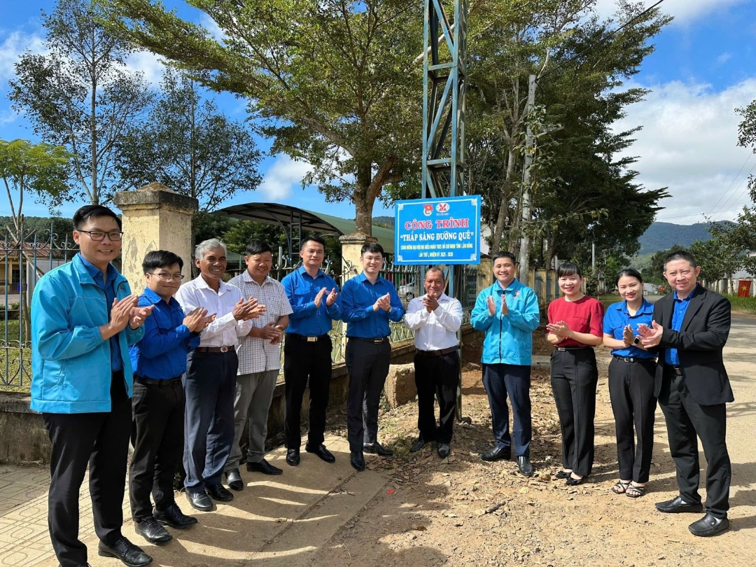 Khánh thành công trình thanh niên “Thắp sáng đường quê” tại xã Bảo Lâm 4
