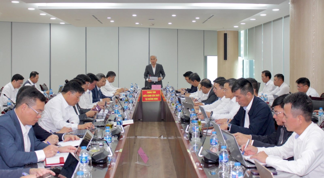 Tổng Giám đốc Tập đoàn Vũ Anh Tuấn chủ trì hội nghị tại Trung tâm ĐHSX tại Quảng Ninh