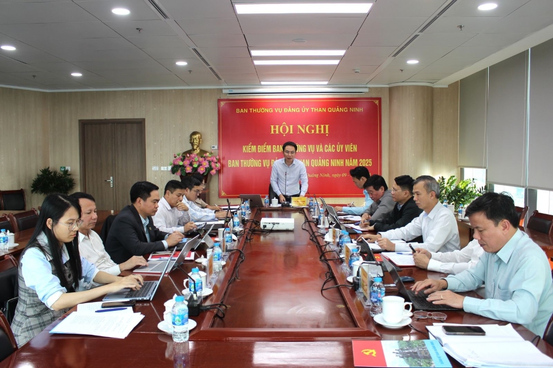 Đồng chí Nguyễn Huy Nam - Tỉnh uỷ viên, Bí thư Đảng ủy TQN chủ trì hội nghị Ban Thường vụ kiểm điểm, đánh giá, xếp loại chất lượng tập thể, cá nhân năm 2025