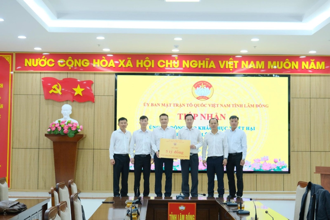 TKV ủng hộ tỉnh Lâm Đồng 05 tỷ đồng khắc phục hậu quả mưa lũ năm 2025