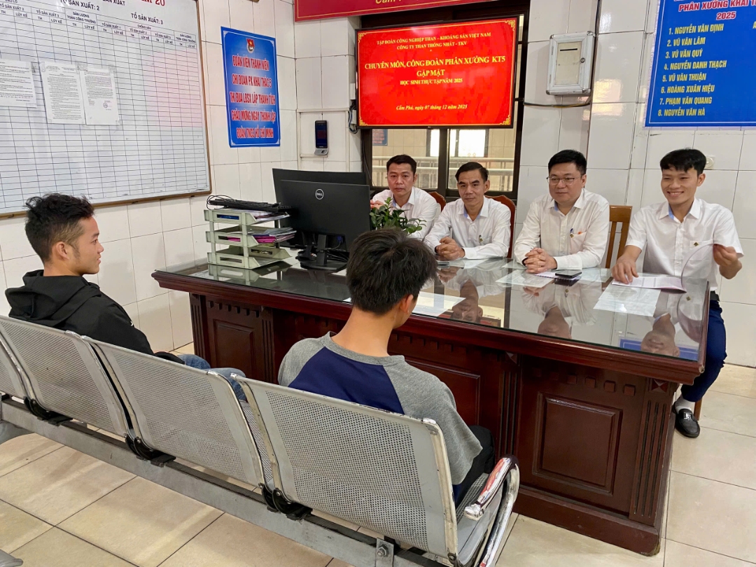 Phân xưởng Khai thác 5 tổ chức gặp mặt, động viên học sinh thực tập năm 2025