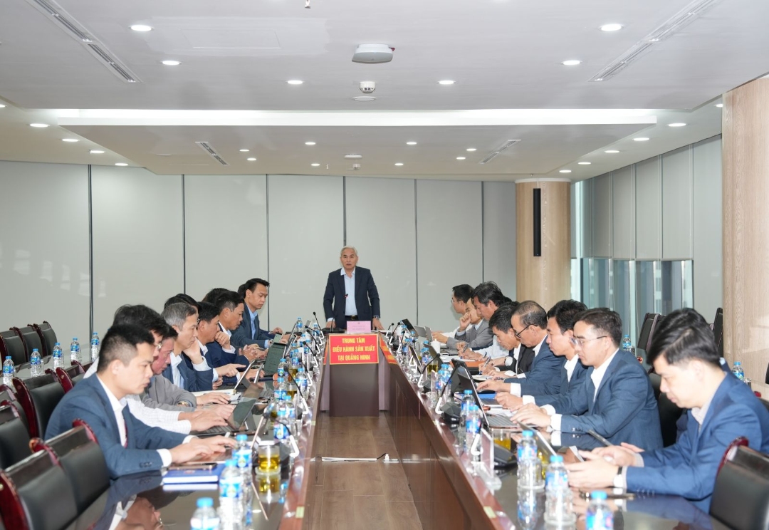 Tổng Giám đốc Tập đoàn Vũ Anh Tuấn chủ trì hội nghị tại Trung tâm ĐHSX tại Quảng Ninh