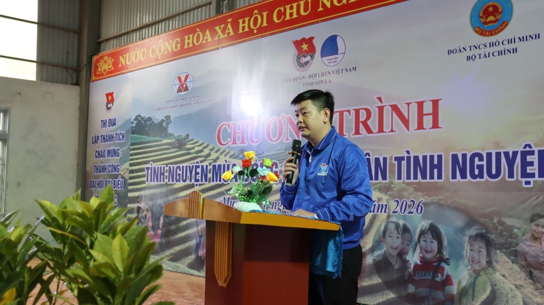 Đồng chí Lò Văn Cường - Phó Bí thư tỉnh Đoàn Sơn La phát biểu tại chương trình