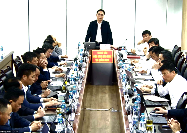 Phó TGĐ Tập đoàn, Giám đốc Trung tâm ĐHSX tại Quảng Ninh Nguyễn Huy Nam chủ trì Hội nghị điều hành sản xuất, tiêu thụ than tháng 01/2026