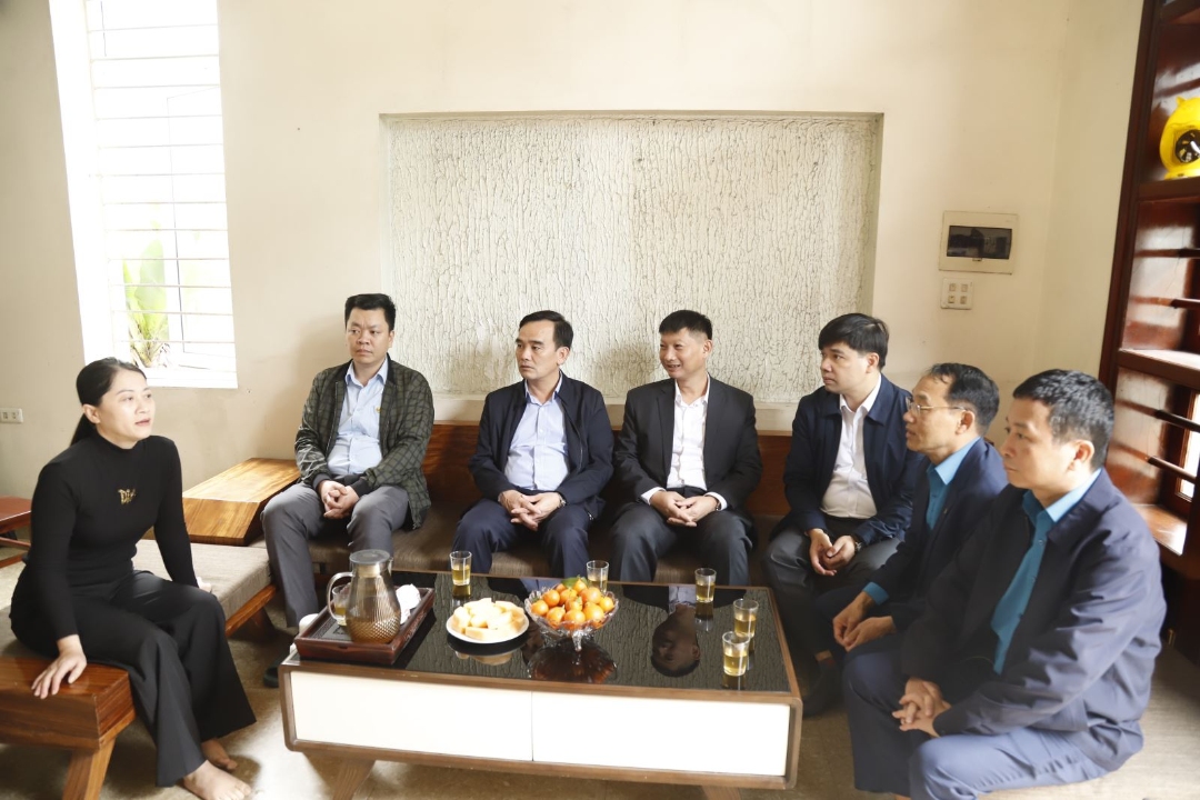 Công đoàn TKV thăm, tặng quà công nhân xuất sắc và công nhân khó khăn nhân dịp Tết Bính Ngọ 2026