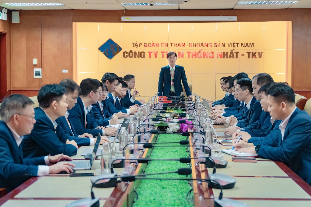 Đồng chí Vương Minh Thu - Bí thư Đảng ủy, Giám đốc Công ty phát biểu tại hội nghị. Ảnh: Truyền thông Công ty.
