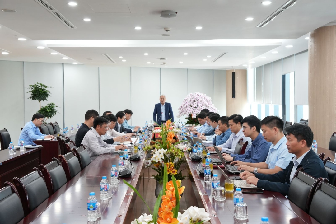 Tổng Giám đốc Tập đoàn Vũ Anh Tuấn chủ trì hội nghị