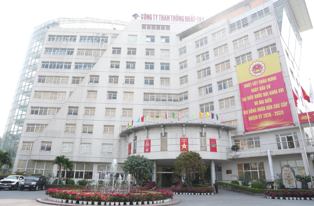 Tuyên truyền trực quan về bầu cử ĐBQH khóa XVI và HĐND các cấp nhiệm kỳ 2026 - 2031 tại trụ sở Công ty Than Thống Nhất - TKV