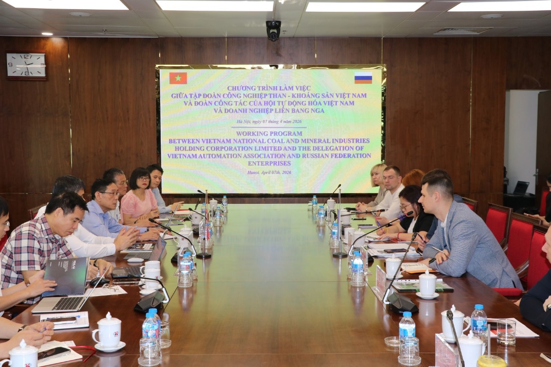 Đoàn công tác của Hội Doanh nghiệp và Hội Tự động hóa Liên bang Nga do ông Aleksandrin Oleg - Phó Bộ trưởng Bộ Đối ngoại và Quốc tế vùng Sverdlovsk làm trưởng đoàn làm việc với Vinacomin.