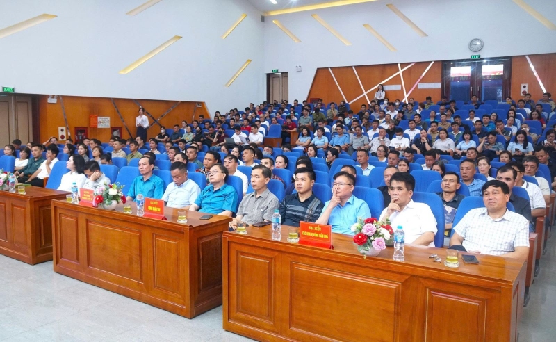 Đại biểu và người lao động các đơn vị tham gia chương trình