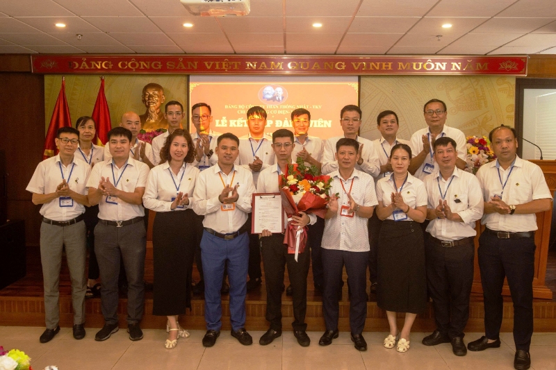 Chi bộ Phòng Cơ điện - Vận tải kết nạp Đảng viên mới và sinh hoạt chi bộ tháng 7/2026
